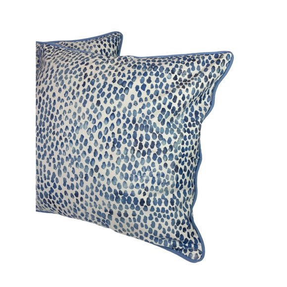 Set of 2 Blue printed watercolor dots pillow cover 18"x18" -NEW - Picture 3 of 6